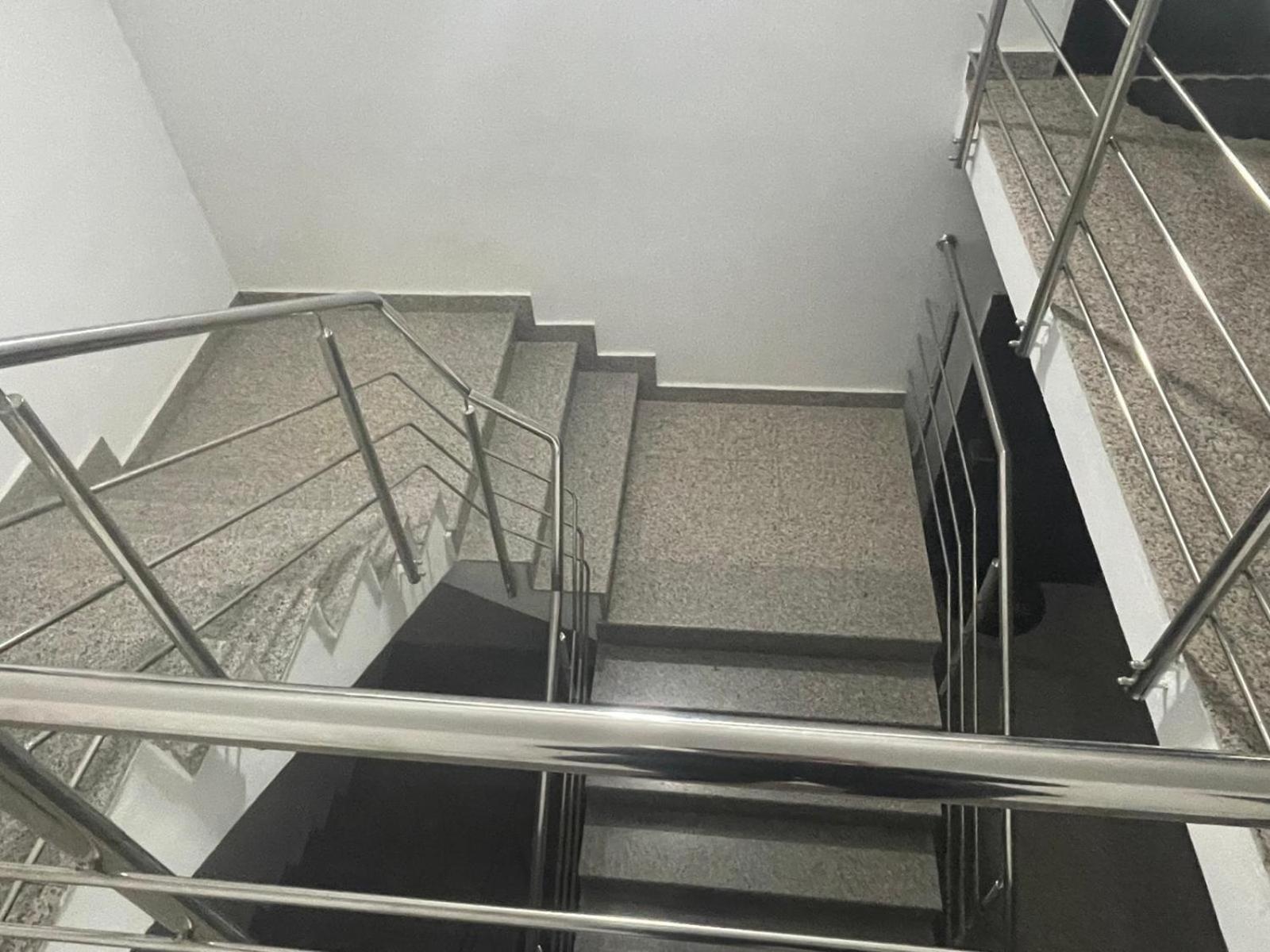 Apartament 2 Camere Tirgu Jiu Тыргу-Жиу Экстерьер фото