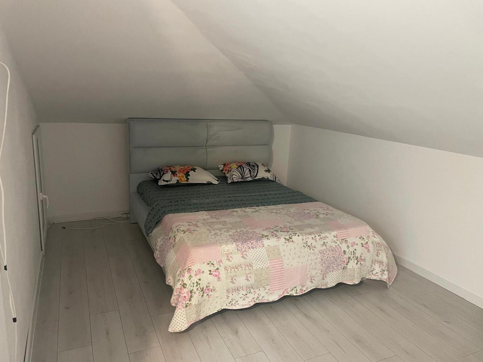 Apartament 2 Camere Tirgu Jiu Тыргу-Жиу Экстерьер фото
